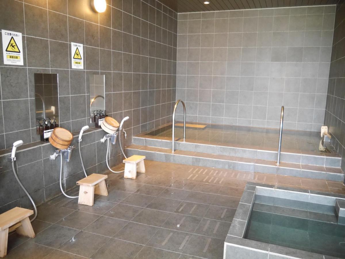 Hearts Capsule Hotel & Spa Hakata Fukuoka  Exteriör bild